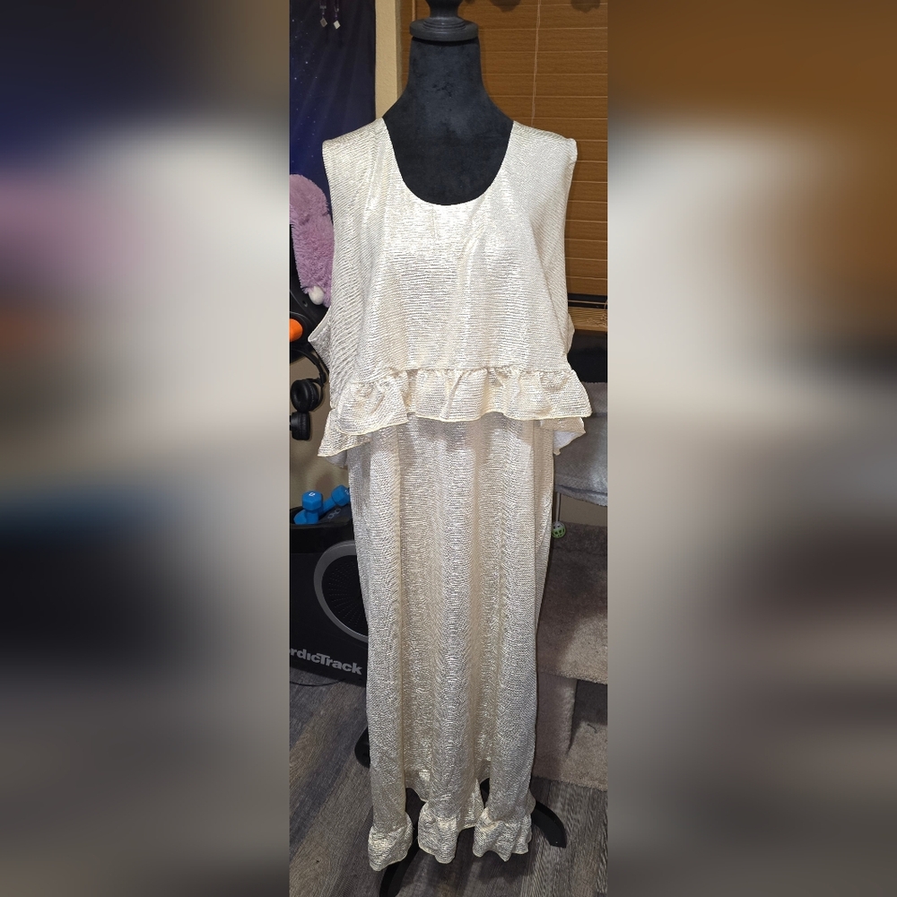 105 Kate And Mallory Elegant Cream And Gold Simmering Sleeveless Dress (J)